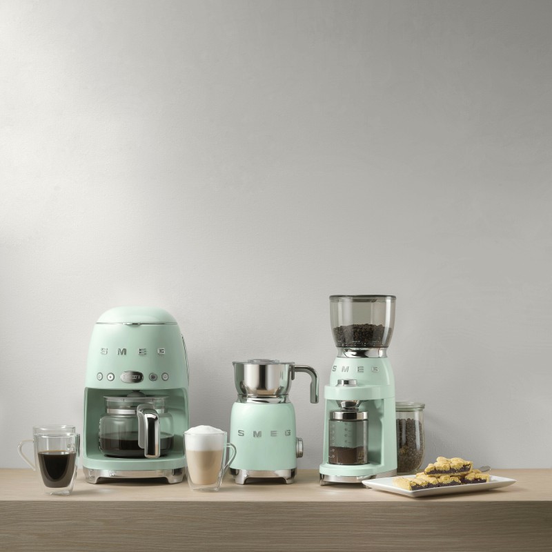 ekspres-do-kawy-przelewowy-smeg-pastelowa-zielen-zestaw-kawa.jpg