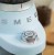 mlynek-do-kawy-smeg-niebieski-mielenie.jpg