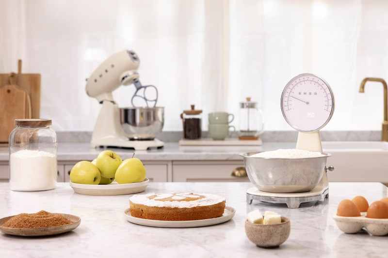 waga-kuchenna-smeg-kremowy-kuchnia.jpg