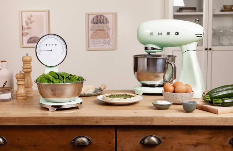 waga-kuchenna-smeg-pastelowa-zielen-kuchnia.jpg