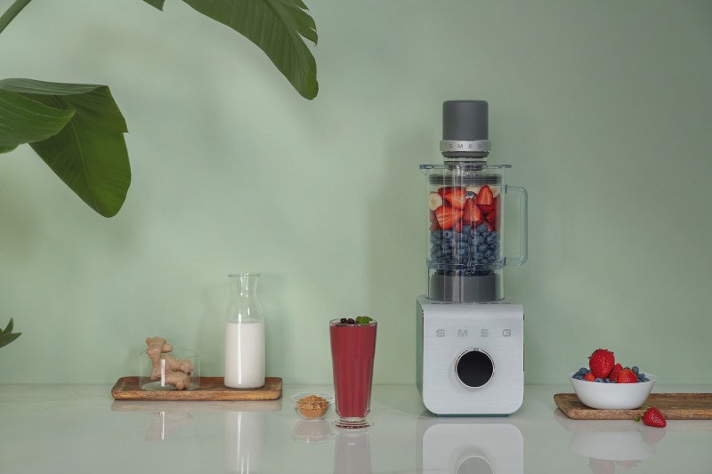 blender-wysokoobrotowy-smeg-zielony-kuchnia-blat.jpg