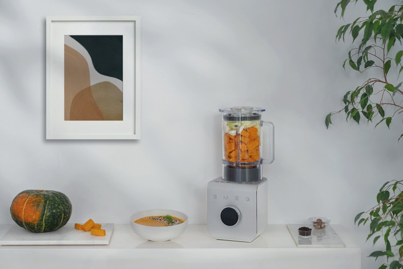 blender-wysokoobrotowy-smeg-bialy-kuchnia-blat.jpg