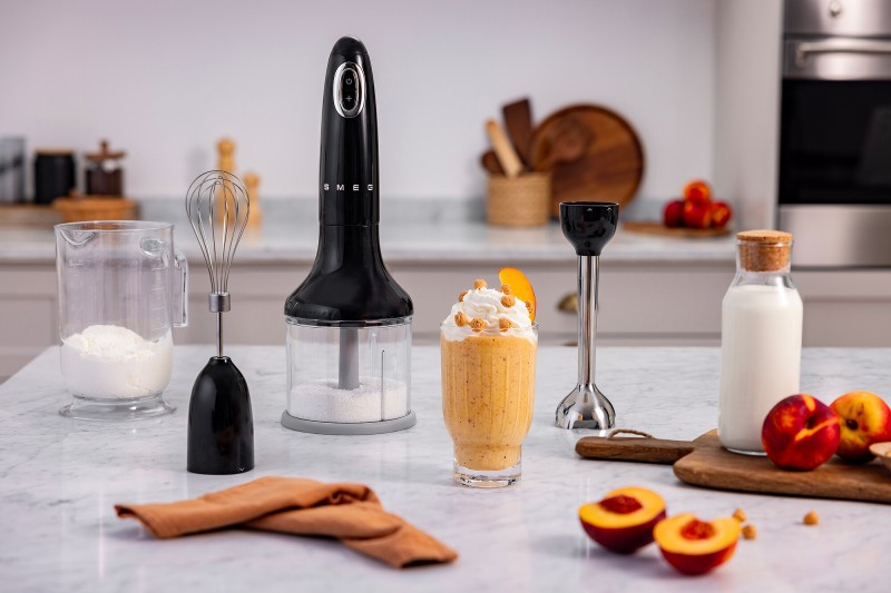 blender-reczny-smeg-czarny-kuchnia.jpg