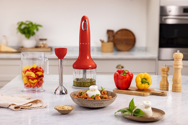 blender-reczny-smeg-czerwony-kuchnia.jpg