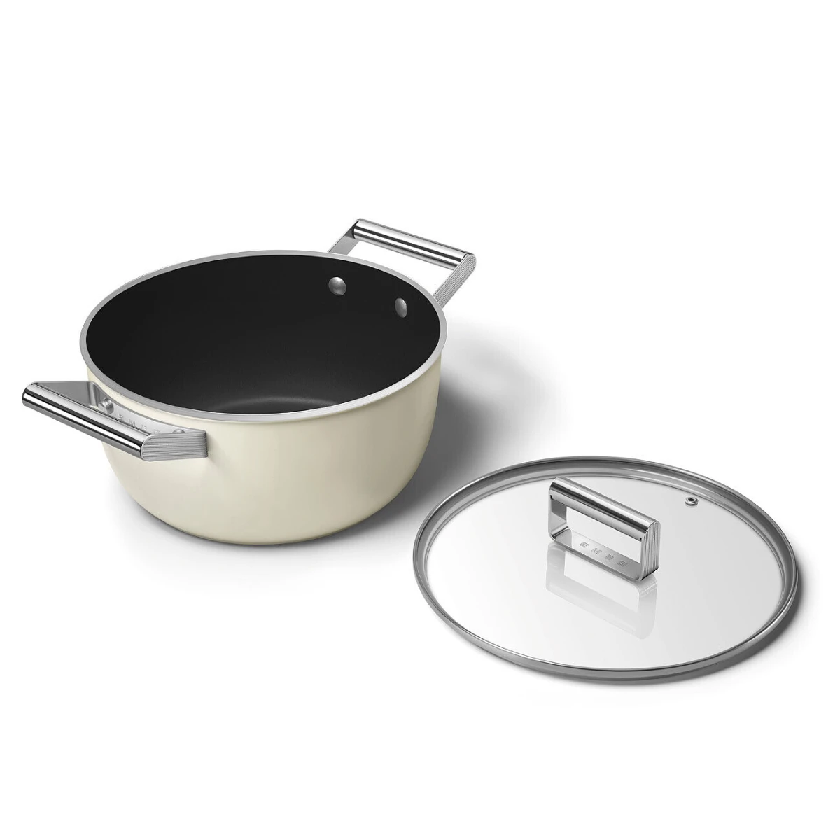 garnek-24-cm-smeg-kremowy-plus-pokrywka.jpg