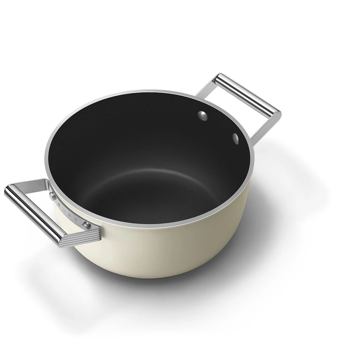 garnek-24-cm-smeg-kremowy-srodek.jpg