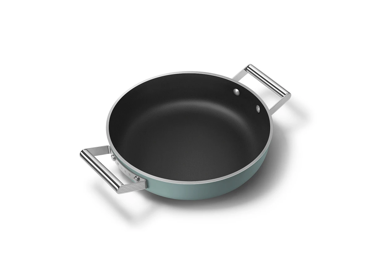 patelnia-gleboka-28-cm-smeg-zielony-srodek.jpg