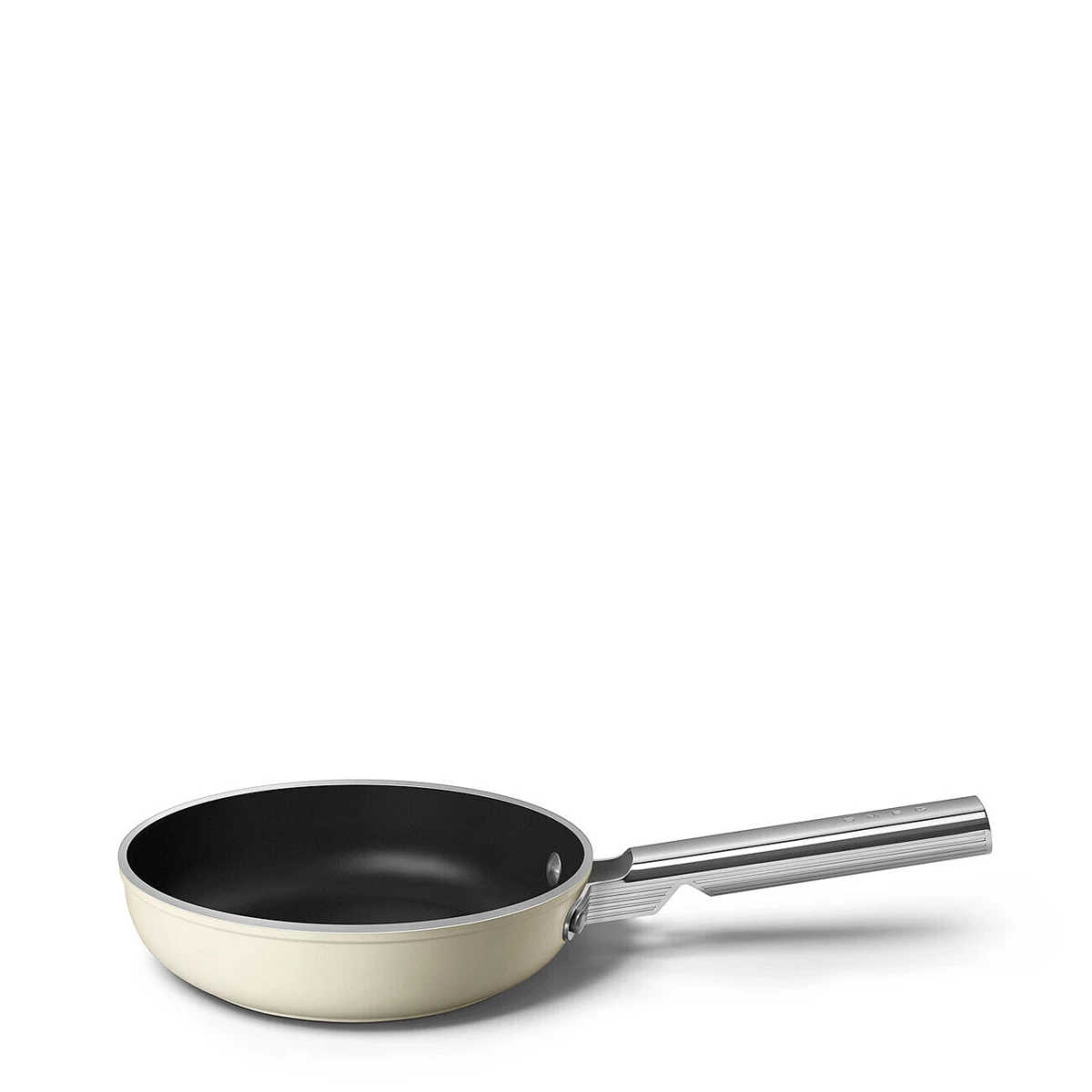 patelnia-20-cm-smeg-kremowy.jpg
