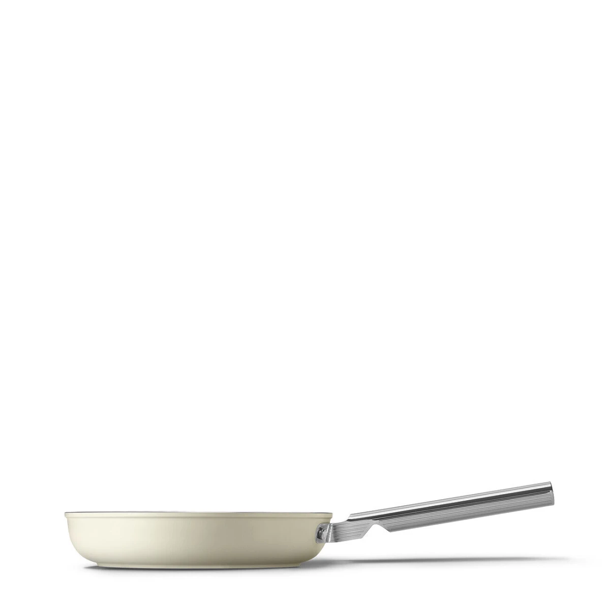patelnia-20-cm-smeg-kremowy-bok.jpg
