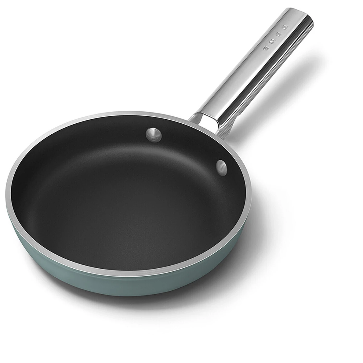 patelnia-20-cm-smeg-zielony-srodek.jpg