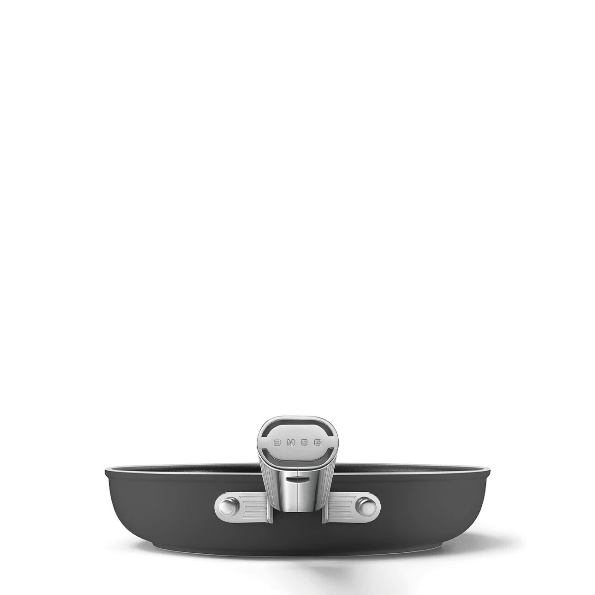 patelnia-24-cm-smeg-czarny-raczka.jpg