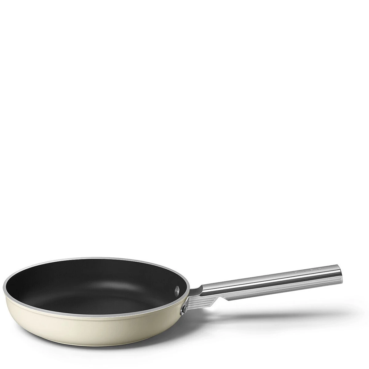 patelnia-24-cm-smeg-kremowy.jpg