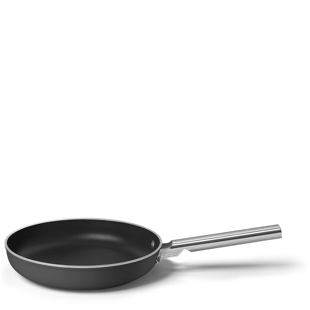 patelnia-28-cm-smeg-czarny.jpg