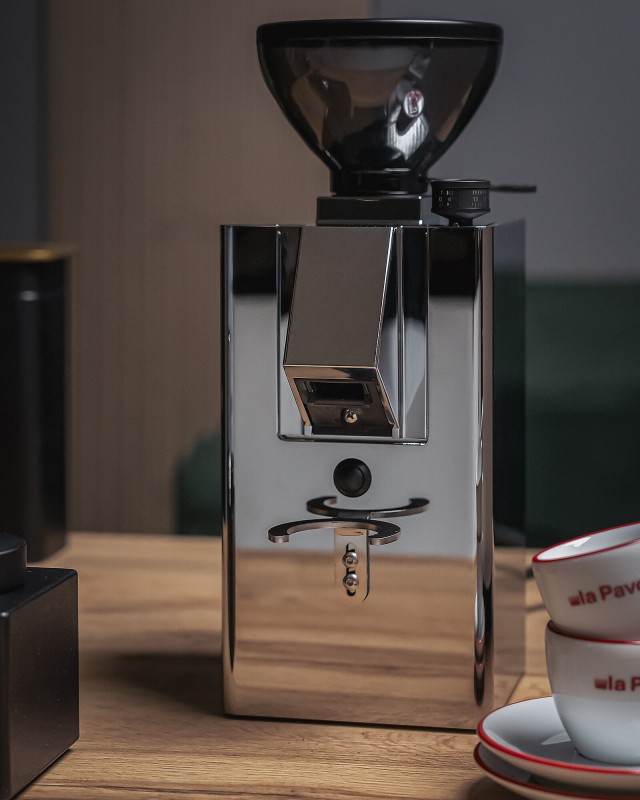 mlynek-do-kawy-la-pavoni-new-kube-mill-chrom-kuchnia.jpg