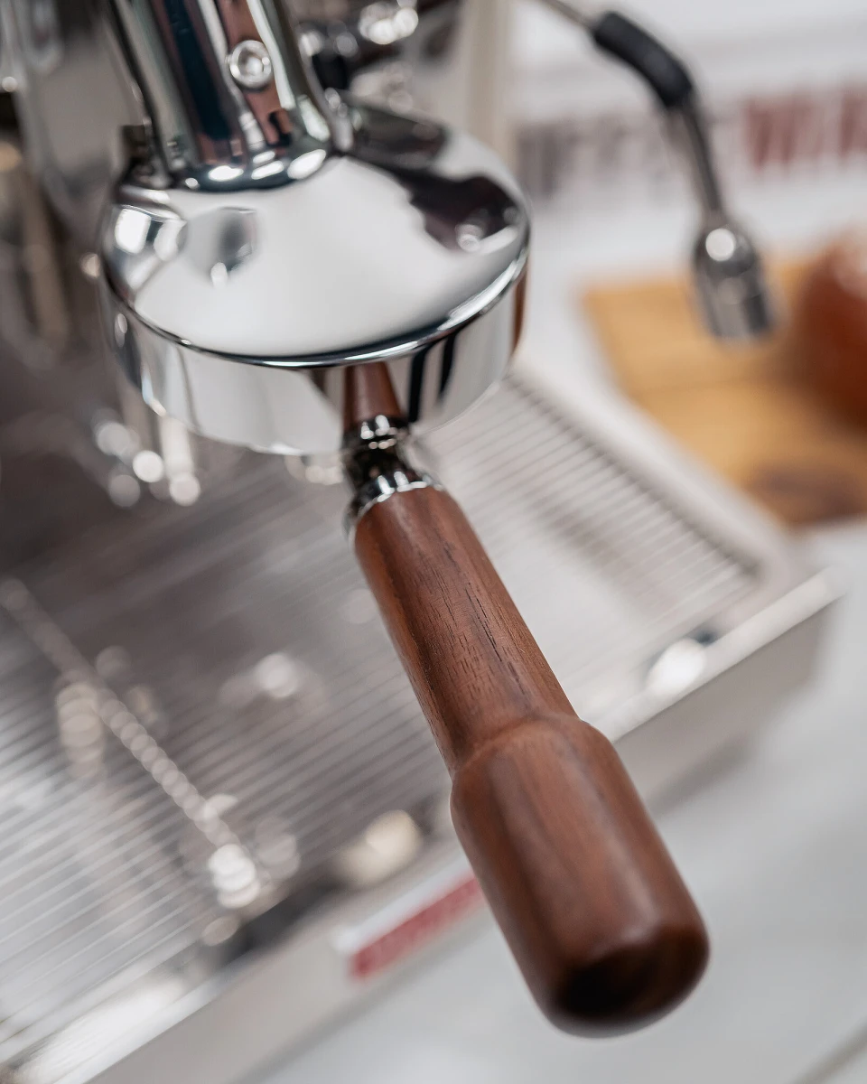kolba-do-ekspresow-polprofesjonalnych-58-mm-la-pavoni-orzech-5.jpg