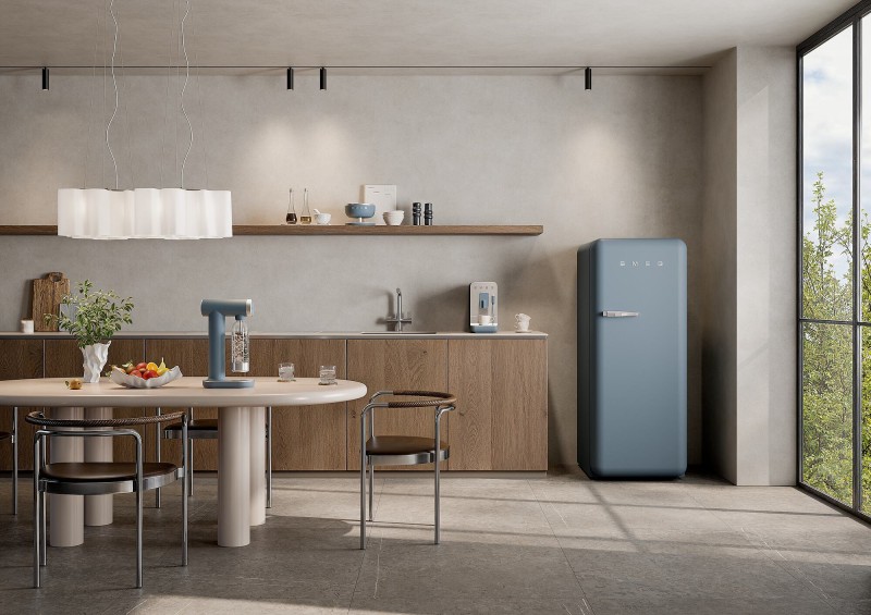 saturator-do-wody-smeg-niebieski-kuchnia.jpg