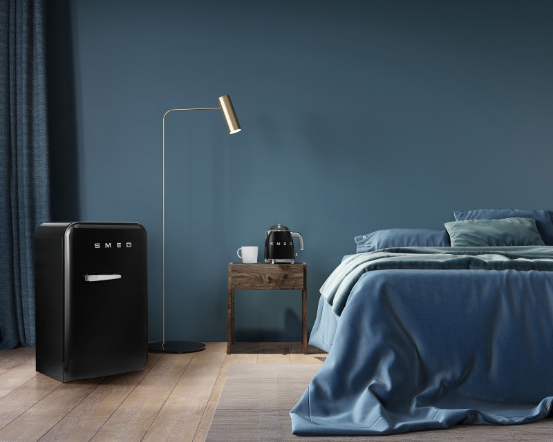 czajnik-mini-smeg-czarny-kuchnia-2.jpg