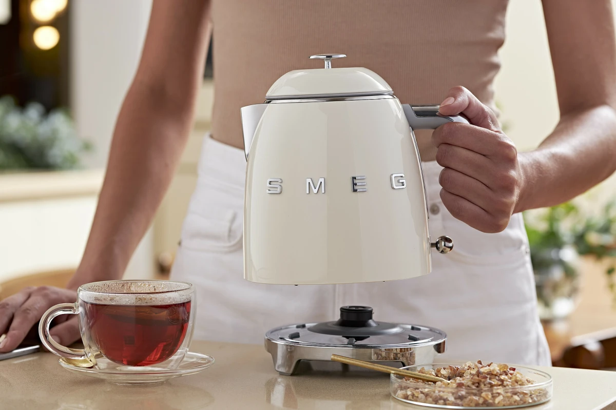 czajnik-mini-smeg-kremowy-kuchnia.jpg