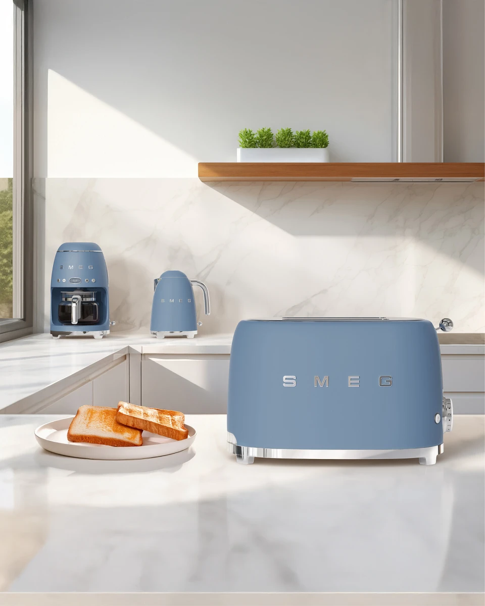 toster-smeg-niebieski-mat-nowoczesna-kuchnia.jpg